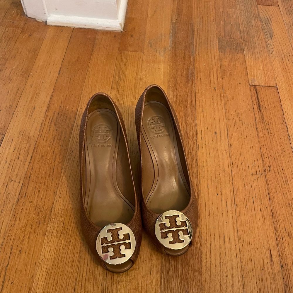 Tory Burch Brown Heeled Shoes with Signature Style